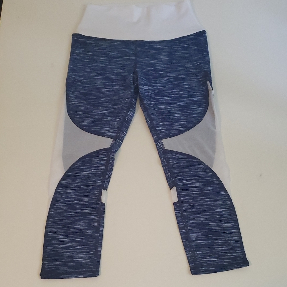 Blue and White Leggings Alo yoga whisper Capri .Not for fit .Size small . New